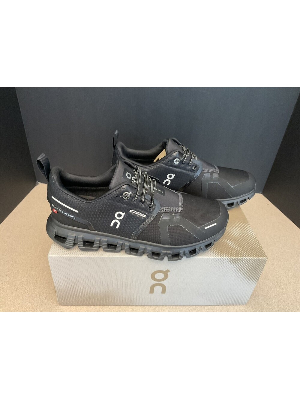 New! Womens On Cloud 6 Waterproof Black Athletic Shoes. Size 6.5. Awesome Shoes!